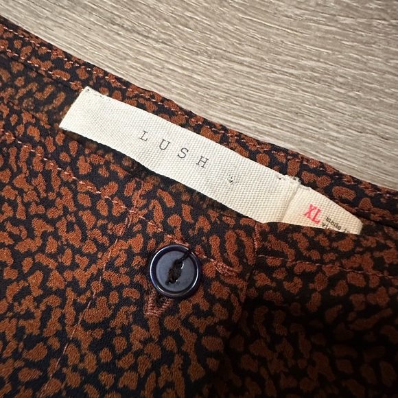 •LUSH• TOP - Picture 4 of 6